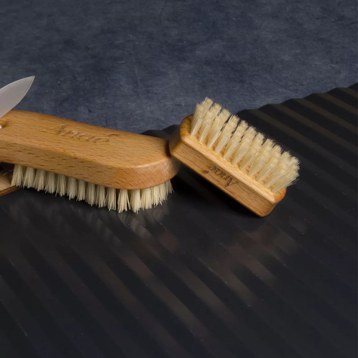 Mini Cepillo de uñas de madera FSC® - Anaé (cuidado natural y sostenible) - Imagen 2